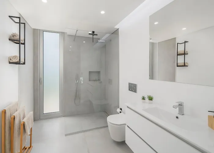 Vila Ourmadeira - Adagio *